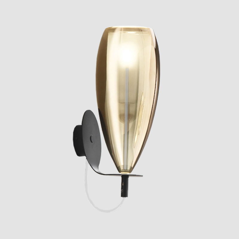 Flute by Cangini & Tucci – 4 3/4″ x 14 15/16″ Surface, Wall Surface offers quality European interior lighting design | Zaneen Design