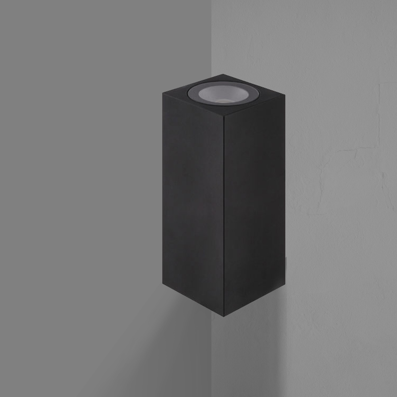 Quadro by Knikerboker - Rectangular wall lamp providing a contemporary and stylish solution